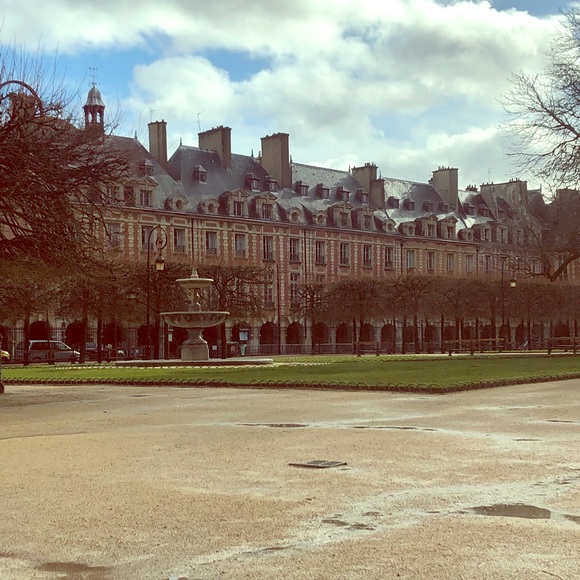 Meet your Posher, Brittini - Picture 1 of 1